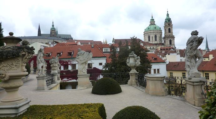 Prag Sehenswürdigkeiten Prager Burg Nikolaikirche